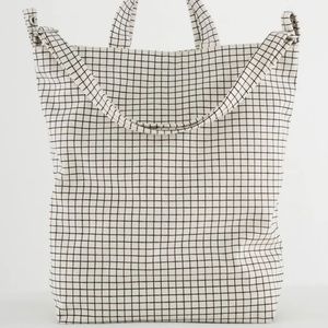 BAGGU VERTICAL DUCK BAG | Natural Grid